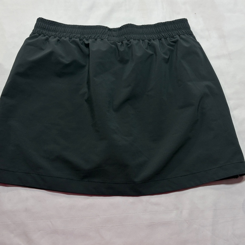 The North Face skirt with shorts size medium - Picture 8 of 10